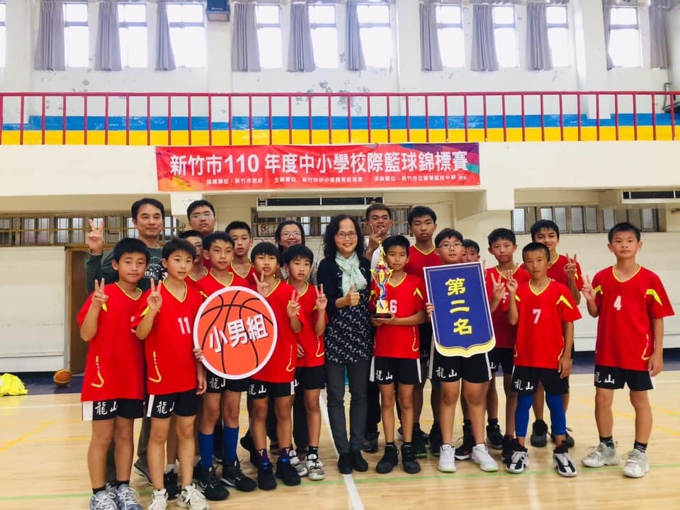 選手與校長合照