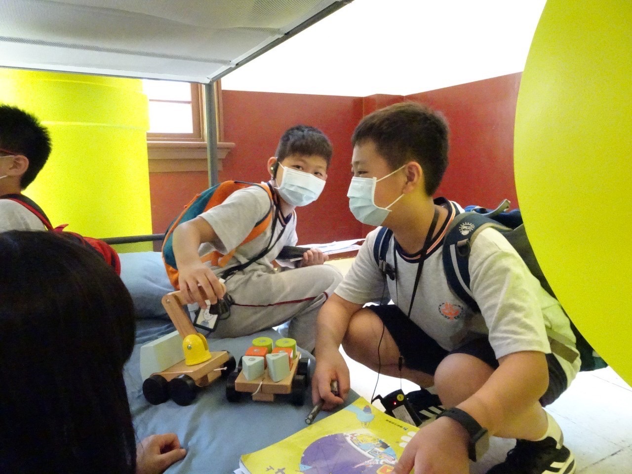 洲圖的裝置藝術展 穿梭古今