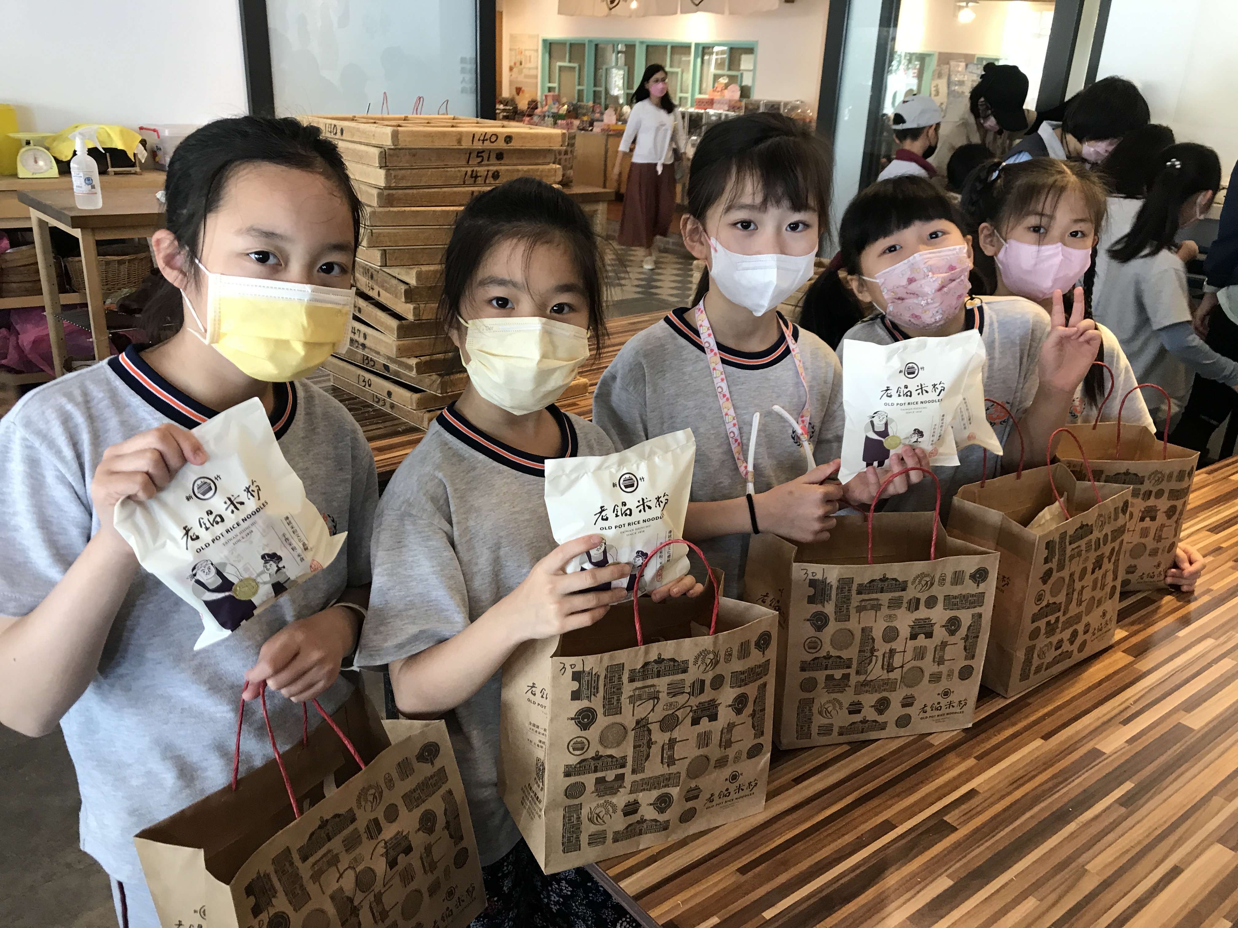 老鍋休閒農場米粉DIY
